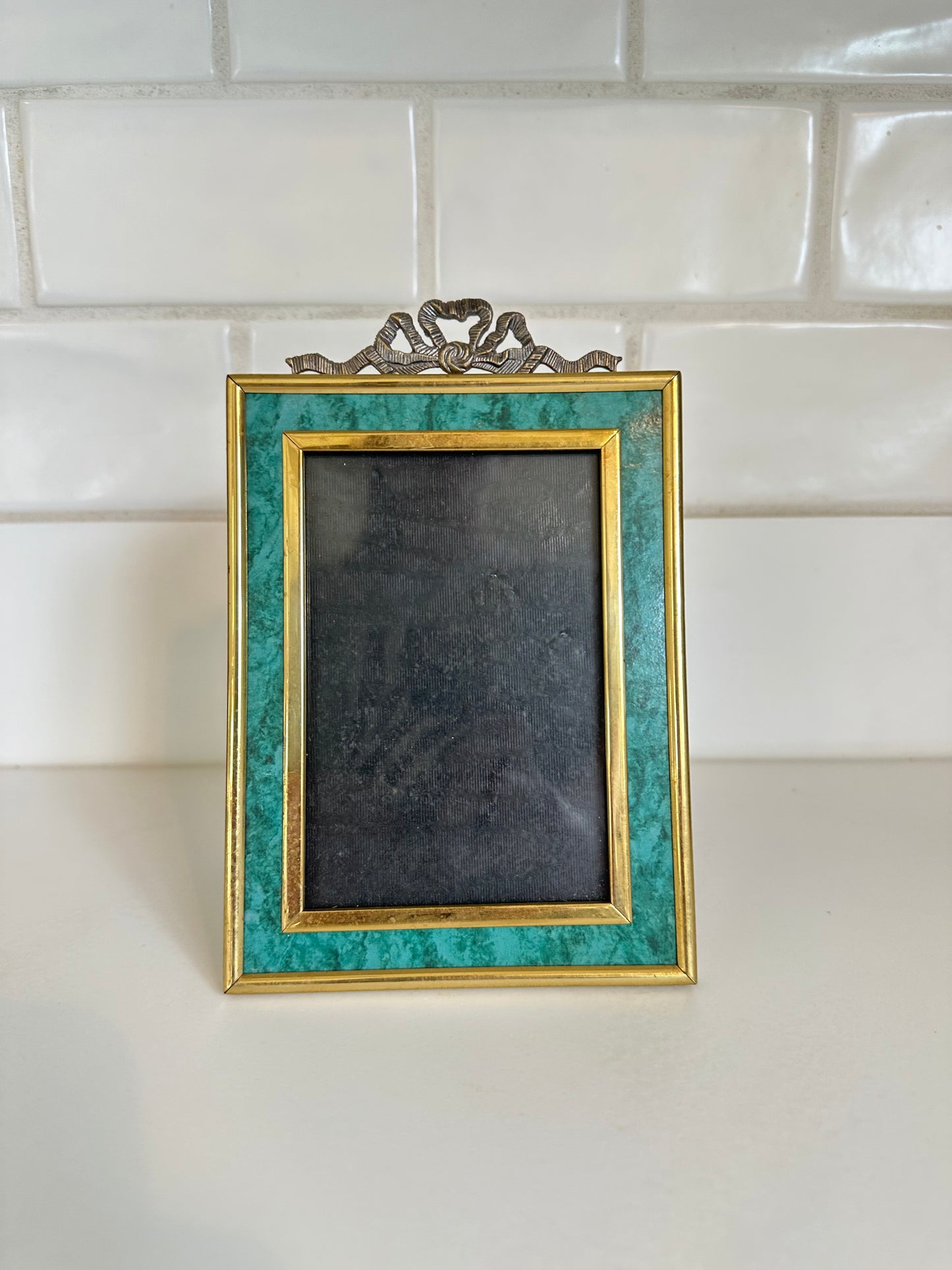 Green Bow Frame
