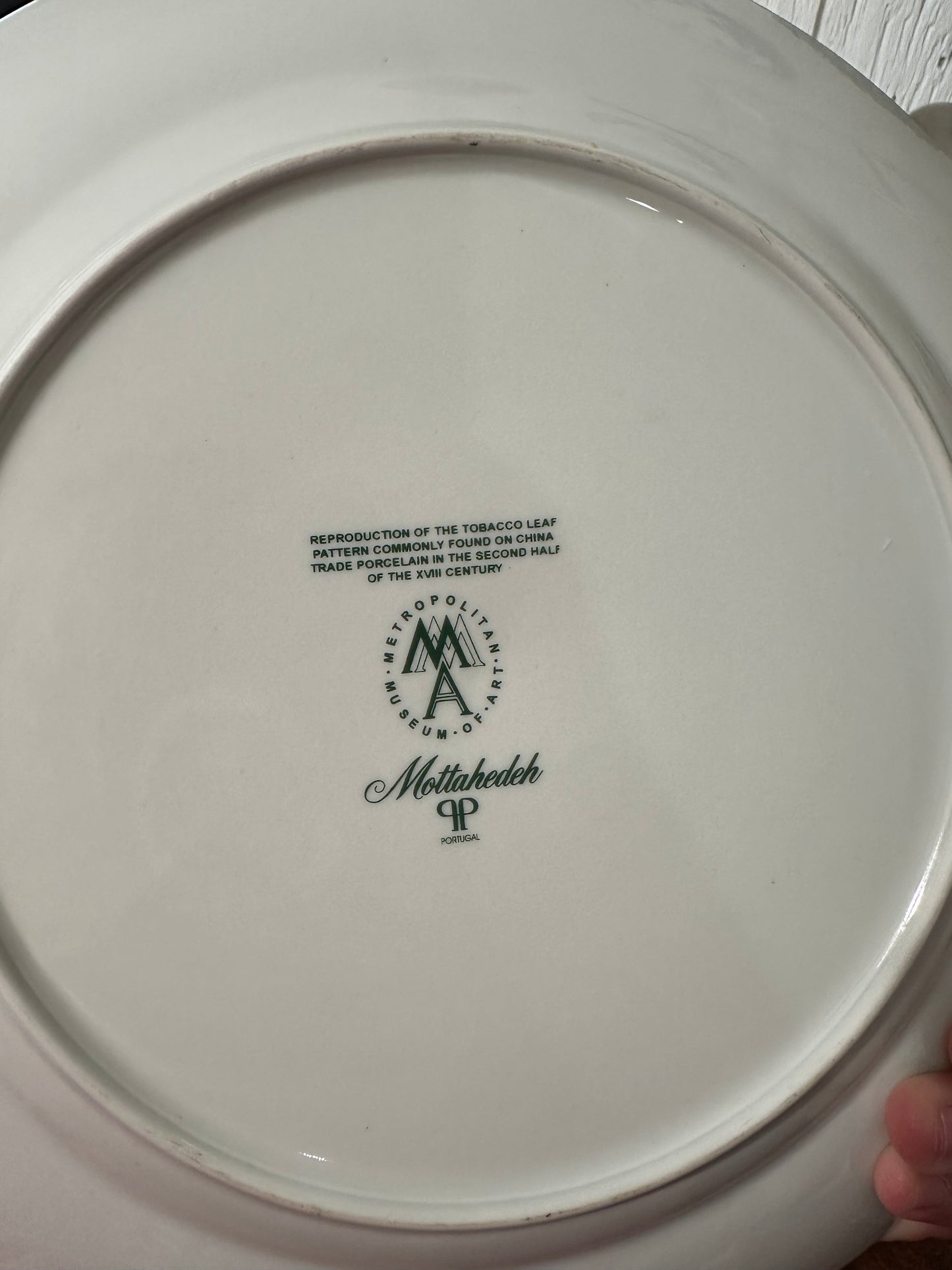 Mottahedeh Tobacco Leaf Dinner Plate