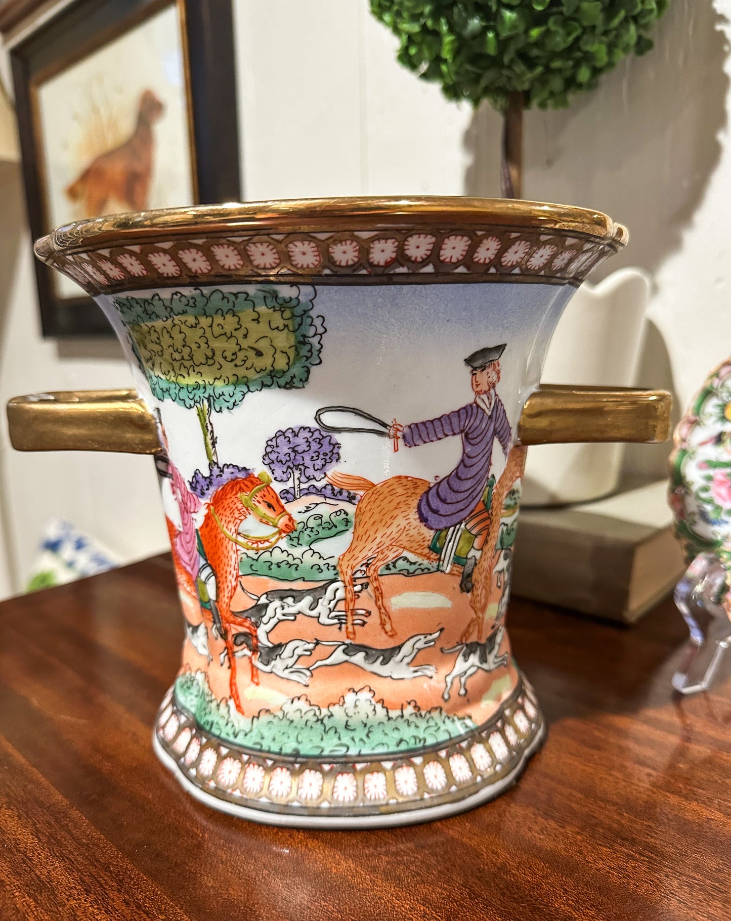 Hunt Scene Cache Pot