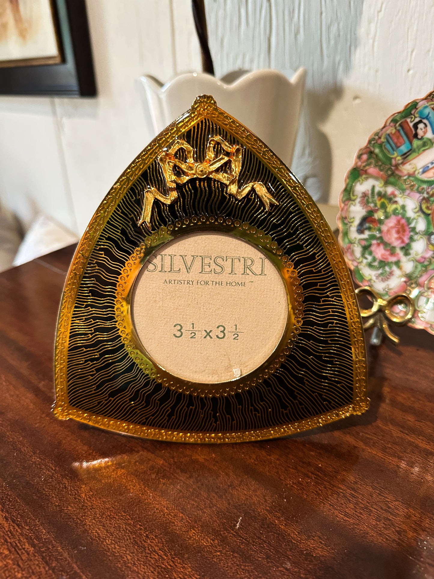 Black & Gold Bow Frame