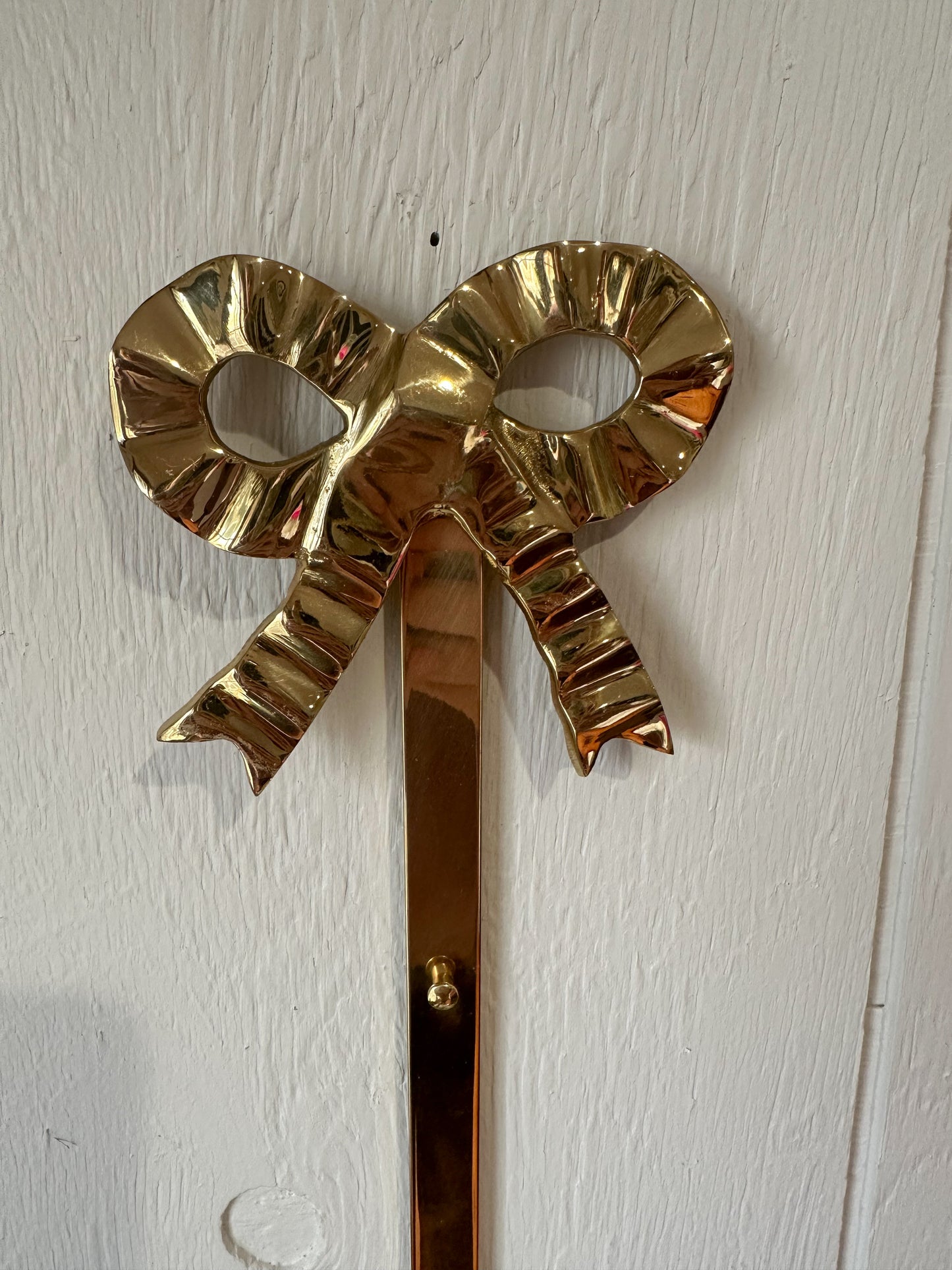 Brass Bow Plate Hanger