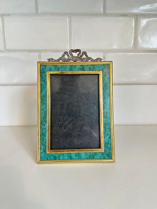 Green Bow Frame