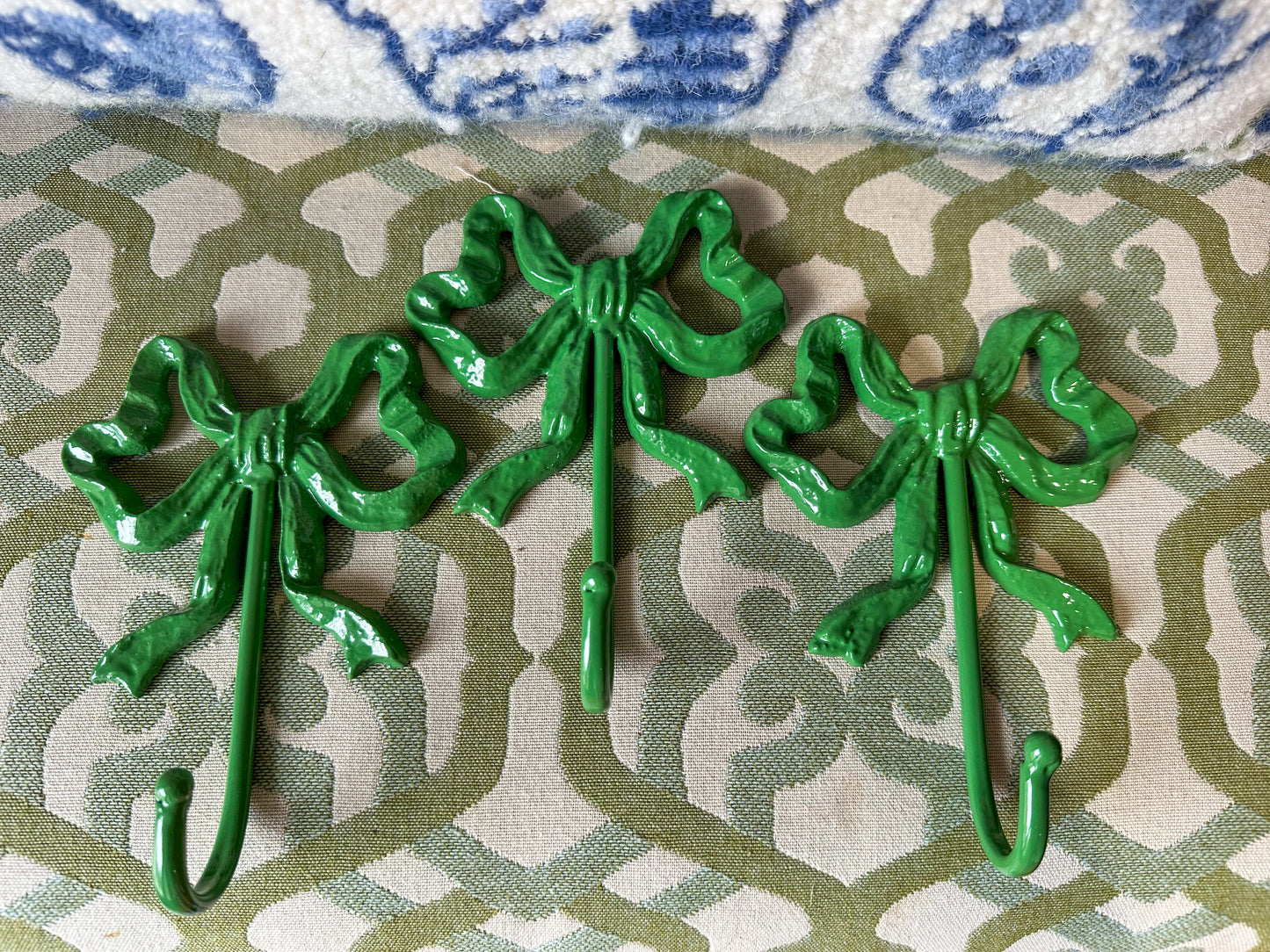 Green Bow Hooks