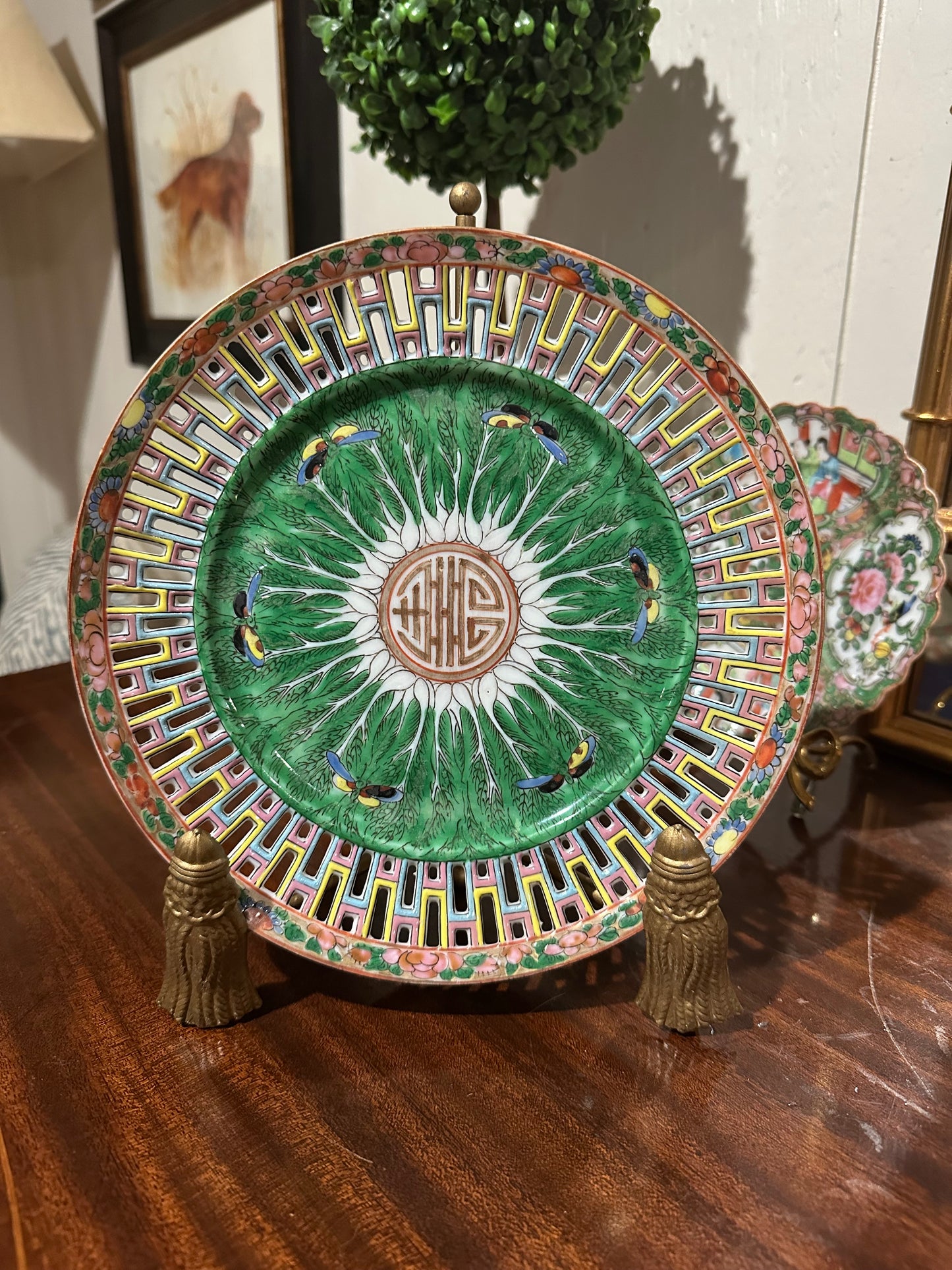 Tassel Plate Stand