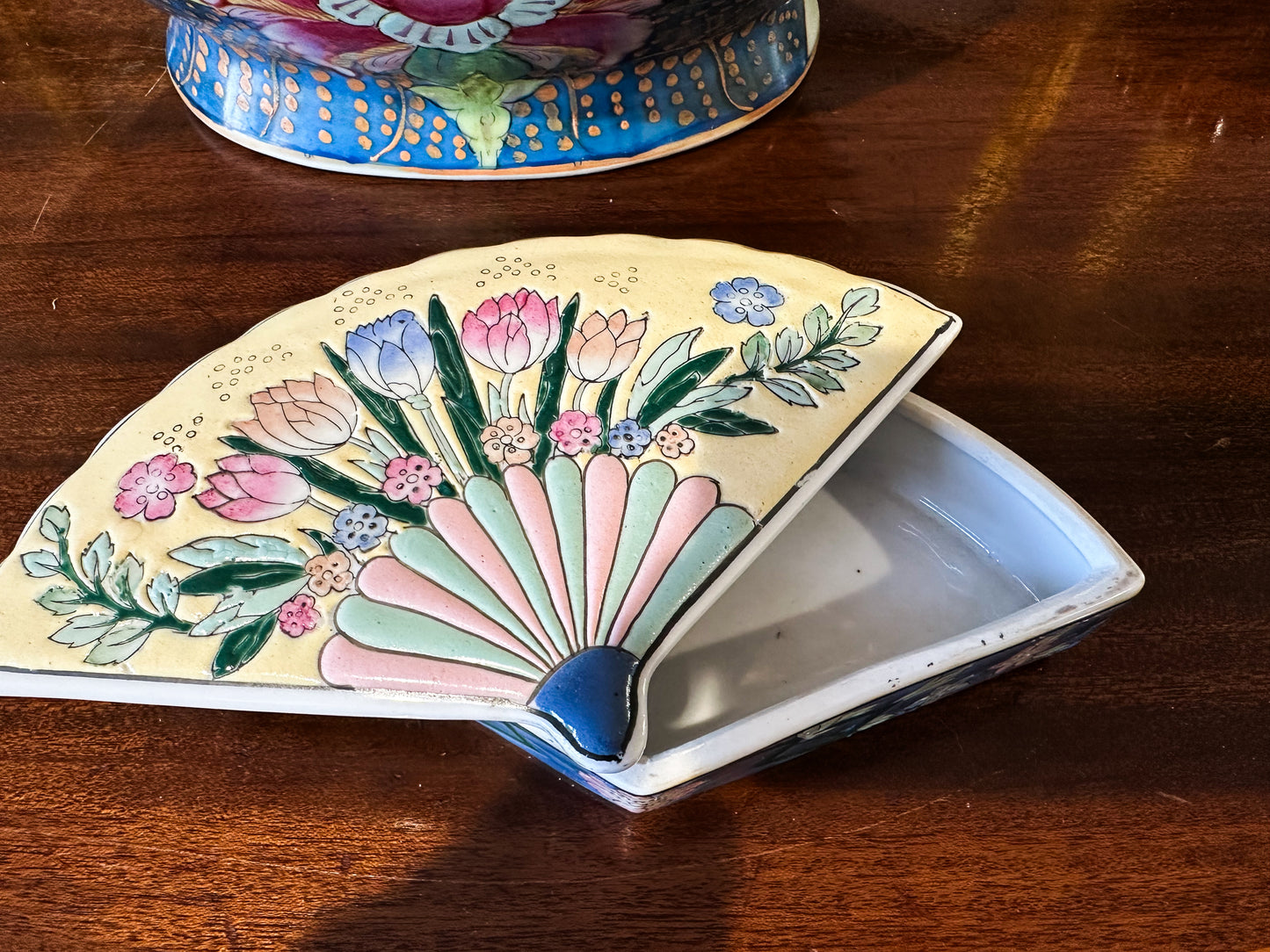 Fan-Shaped Trinket Box