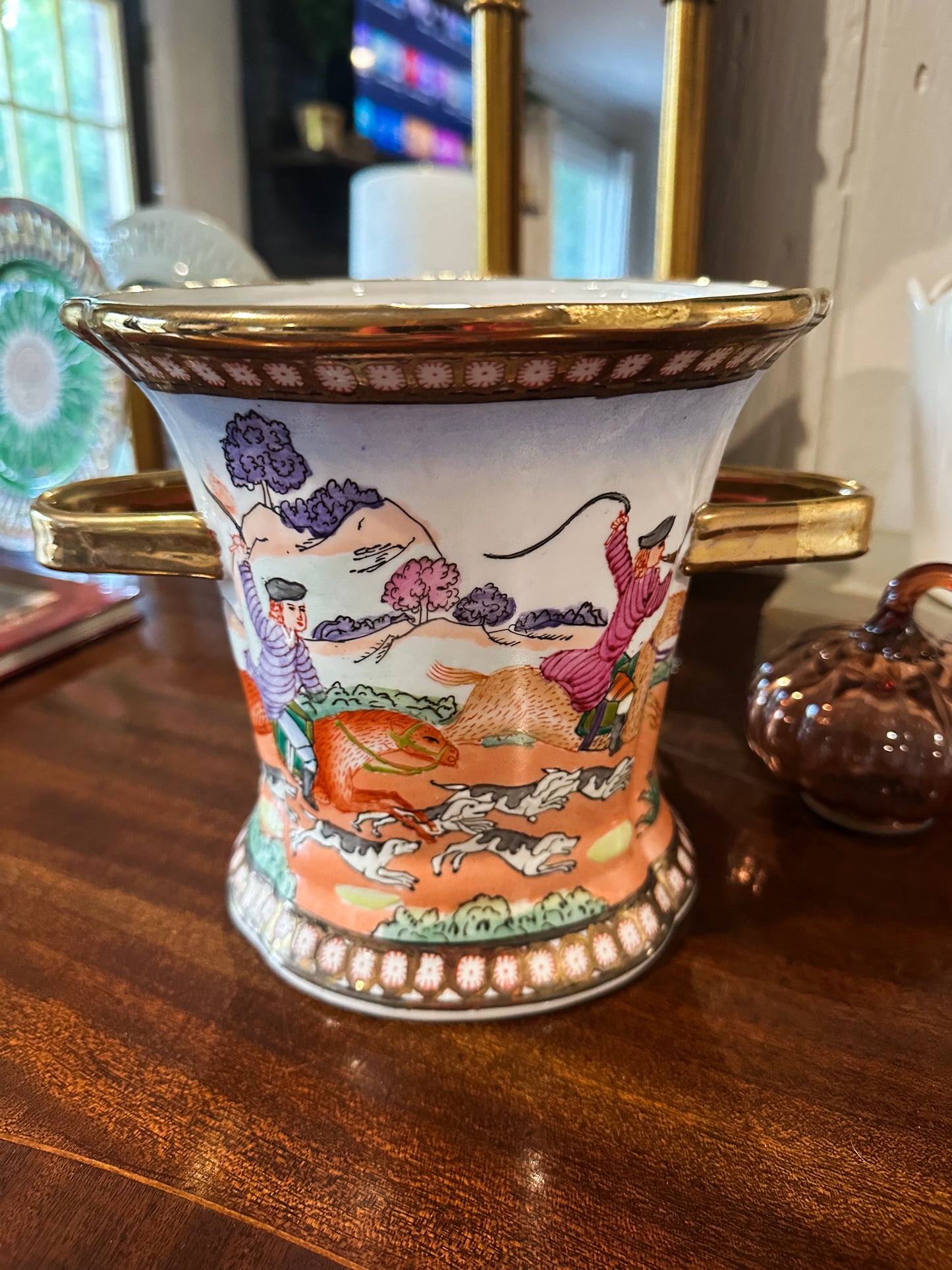Hunt Scene Cache Pot