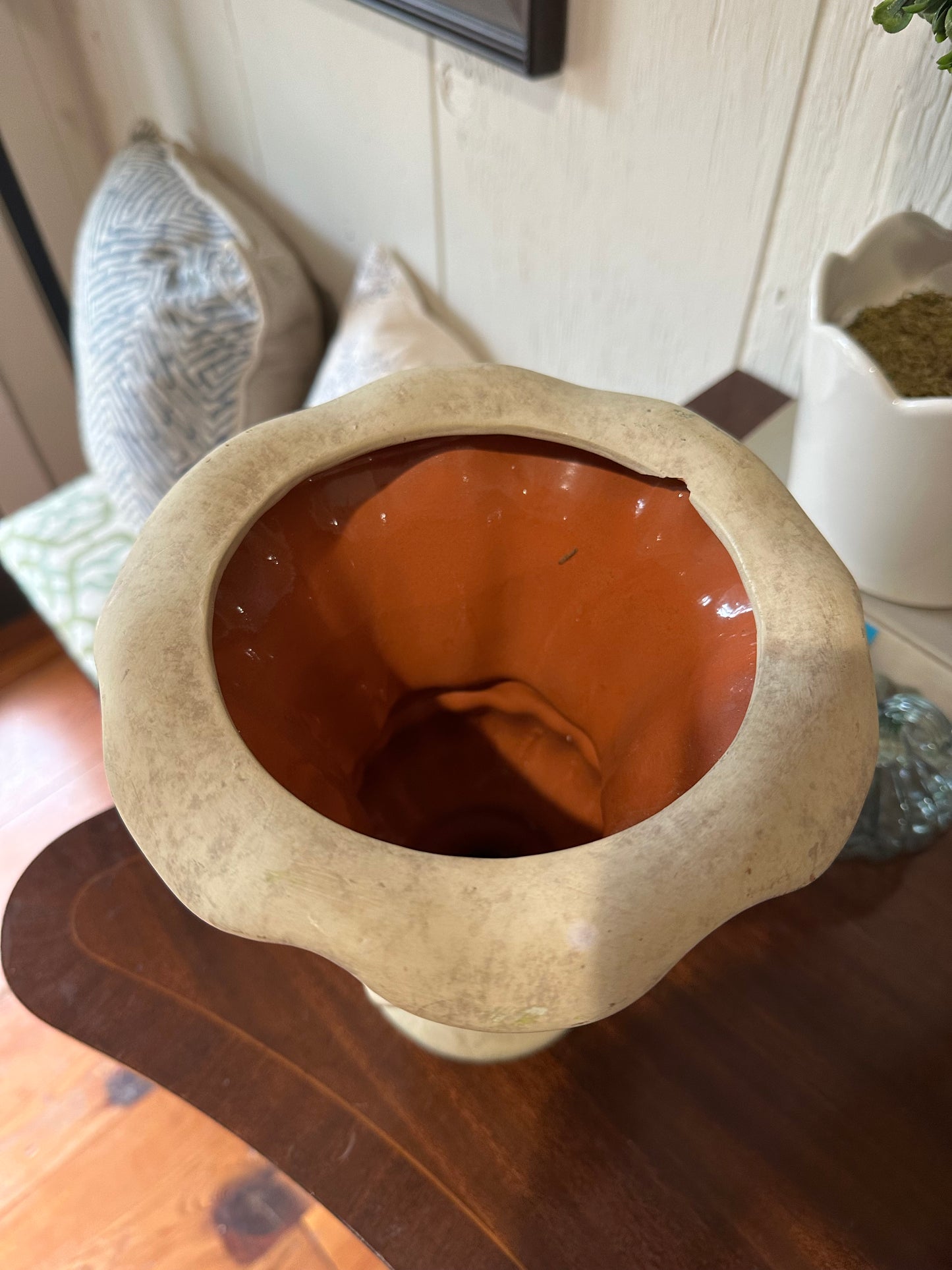 Concrete-Look Bow Vase