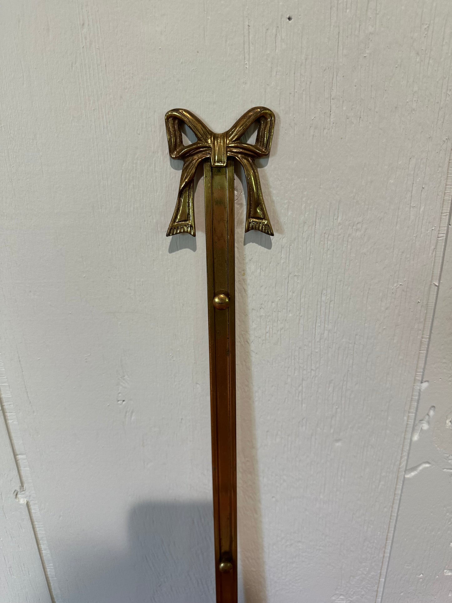 Brass Bow Plate Hanger