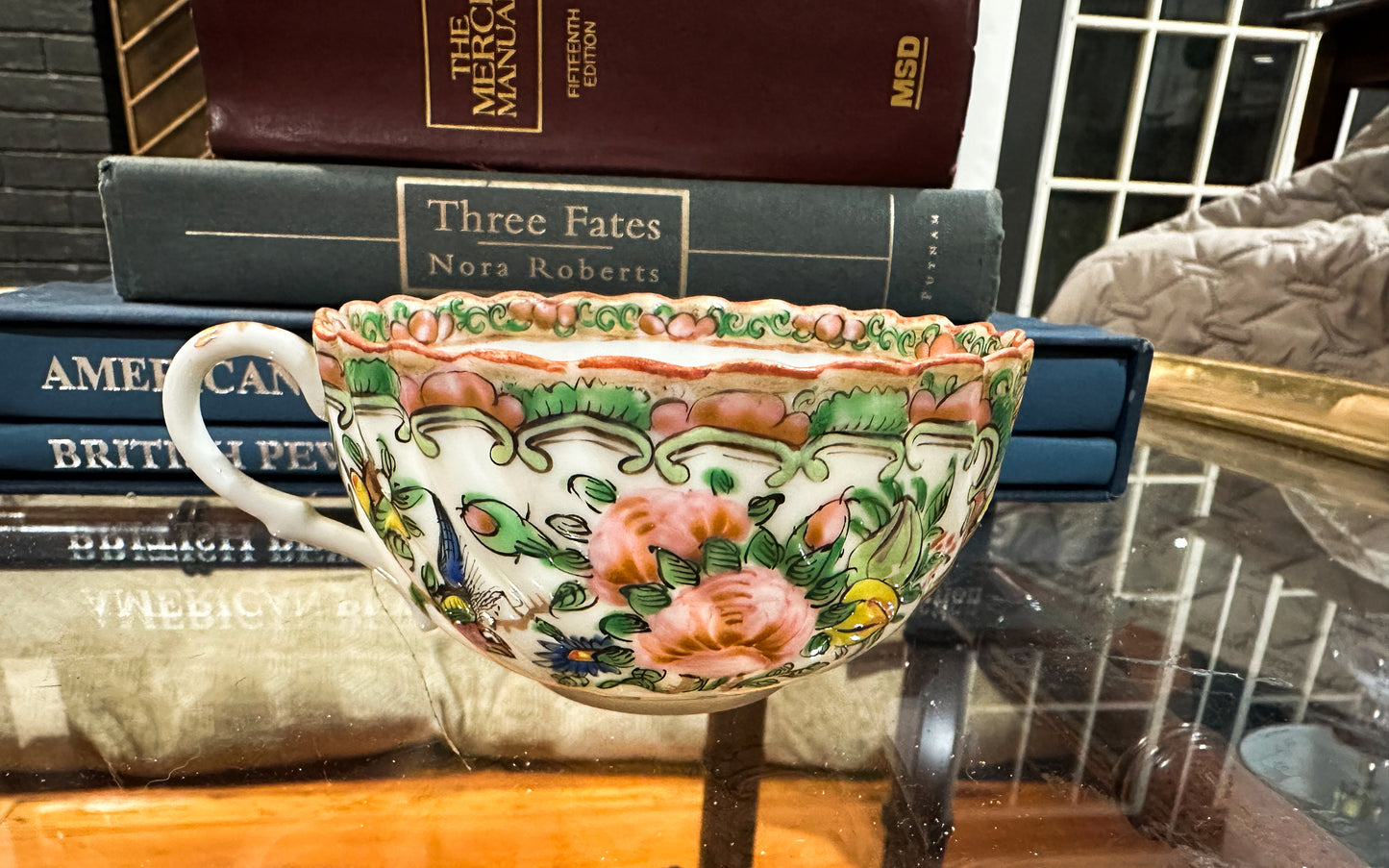 Rose Famille Scalloped Tea Cup