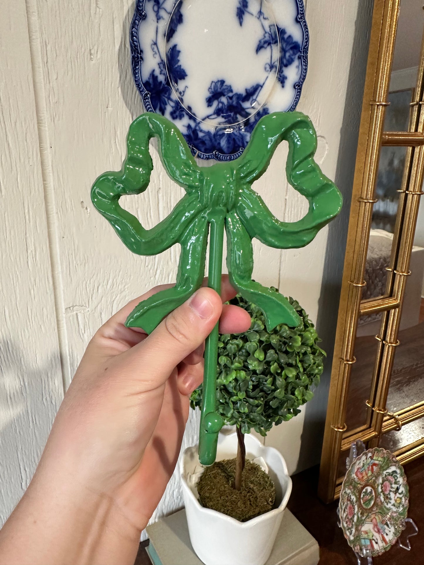 Green Bow Hooks