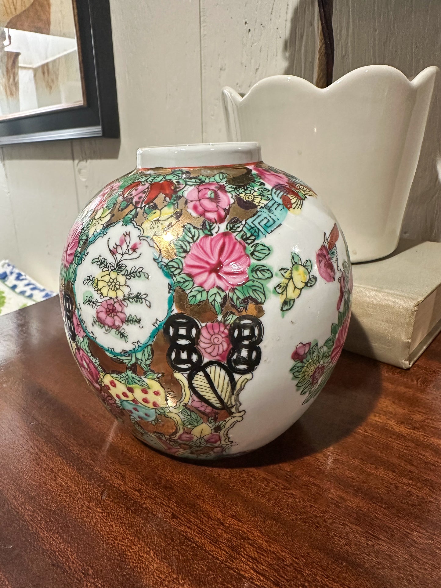 Small Round Rose Medallion Vase