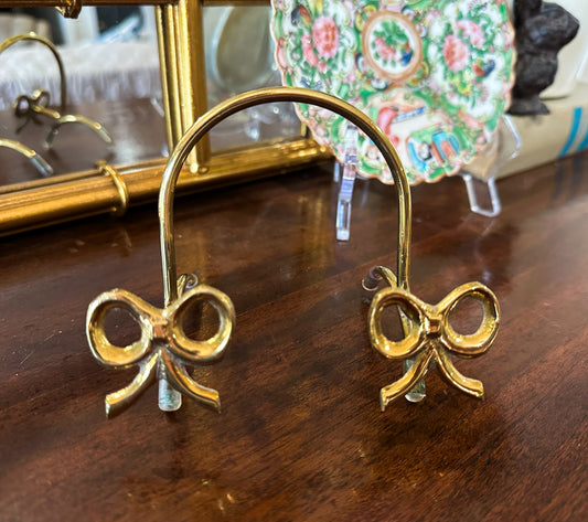Bow Plate Stand