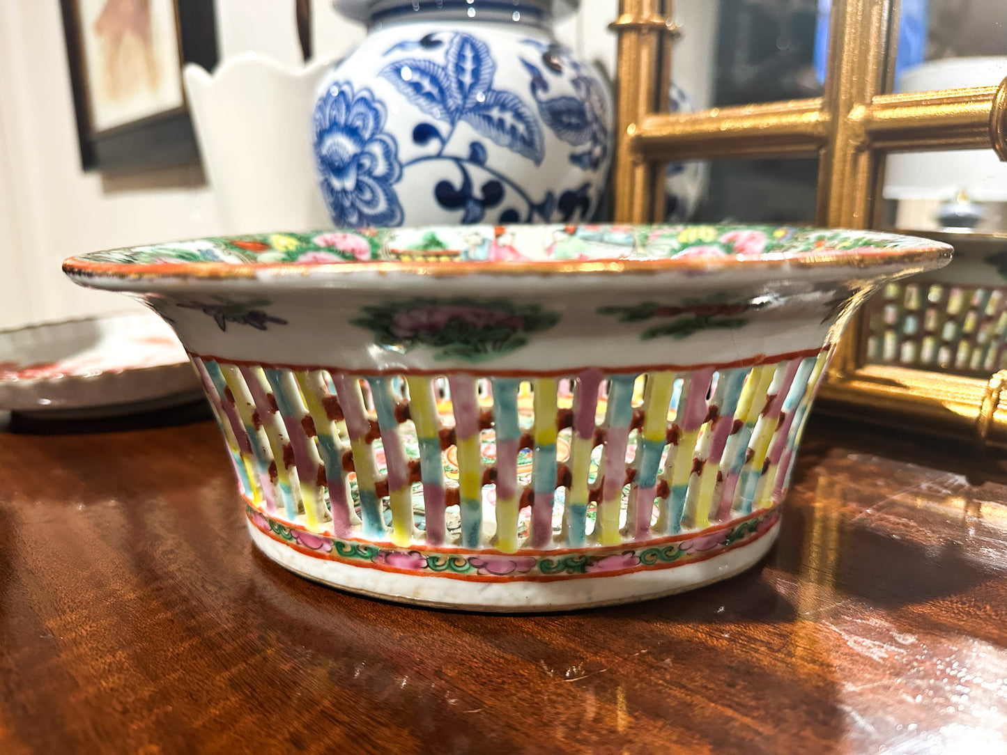 Reticulated Rose Famille Basket (READ DESCRIPTION)