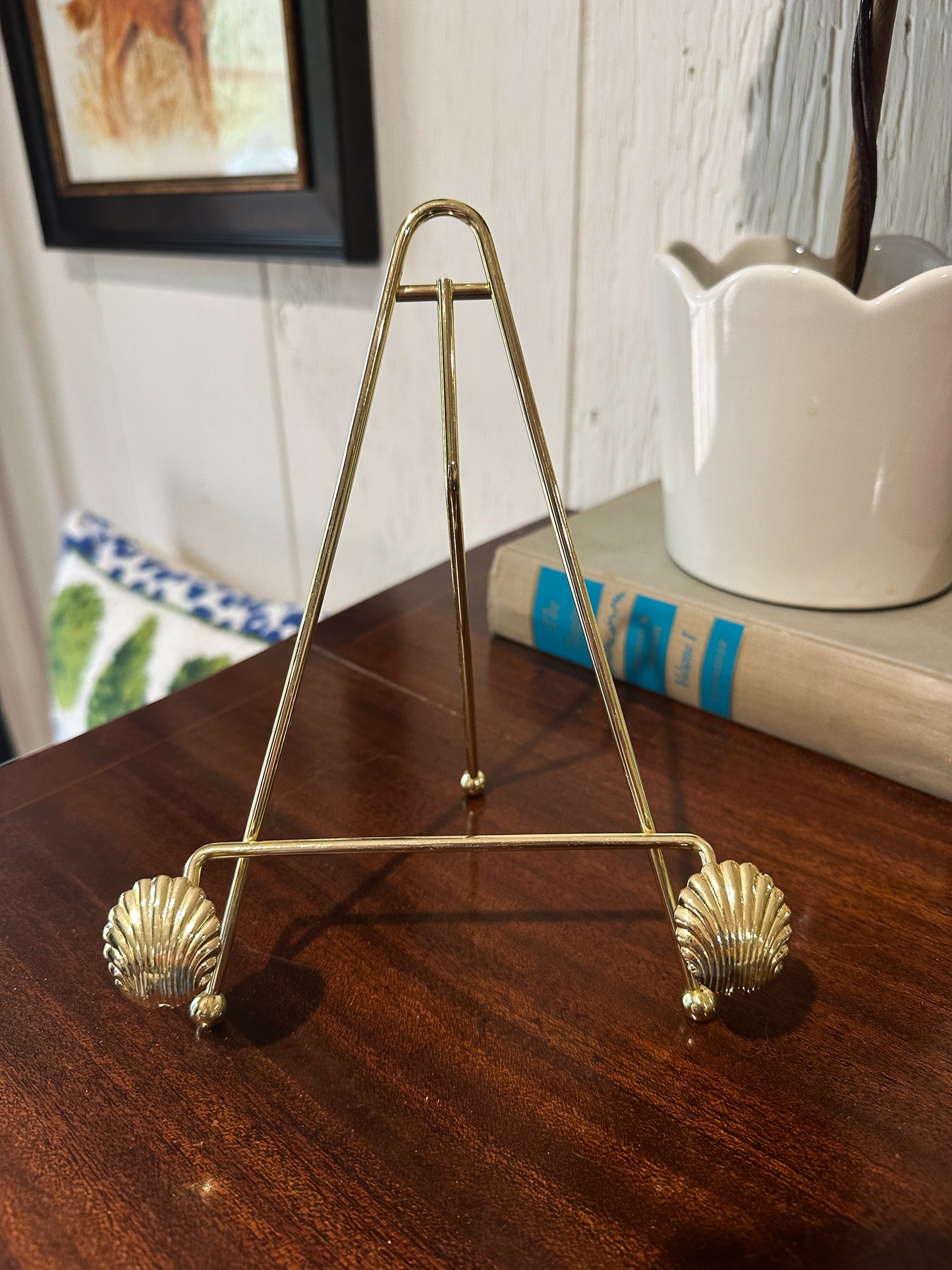 Shell Plate Stand
