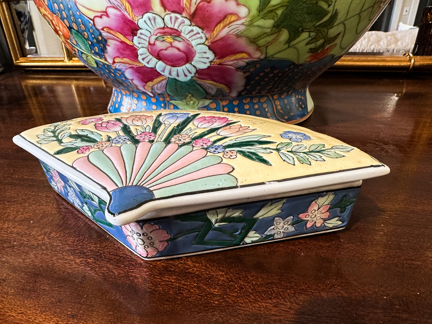 Fan-Shaped Trinket Box