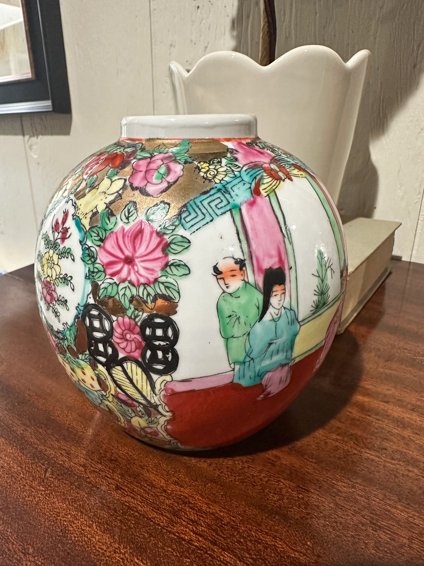 Small Round Rose Medallion Vase