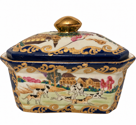 Hunt Scene Dresser Box